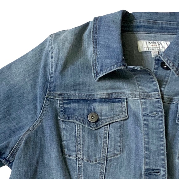 Torrid Denim Jean Jacket Medium Wash Blue Stretch Trucker Slightly Distressed - Picture 7 of 13